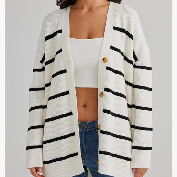 EFAN Sweaters - EUC Cardigan Sweater (size Large)